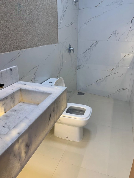 Maravilhosa e moderna casa com 3 suítes plenas sendo 1 suíte com closet: 9ª foto da galeria de imagens do imóvel