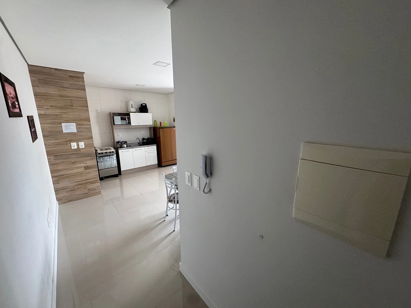 Um dormitório mobiliado: 2ª foto da galeria de imagens do imóvel