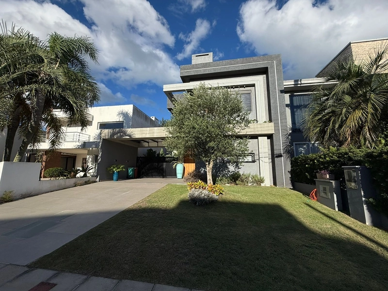 CASA DE ALTO PADRÃO NO CONDADO DE CAPÃO: 3ª foto da galeria de imagens do imóvel