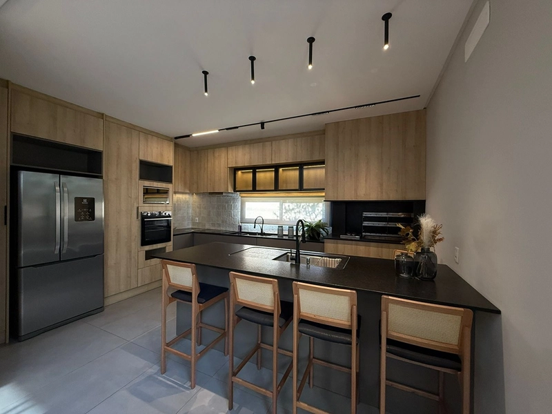 CASA DE ALTO PADRÃO NO CONDADO DE CAPÃO: 2ª foto da galeria de imagens do imóvel