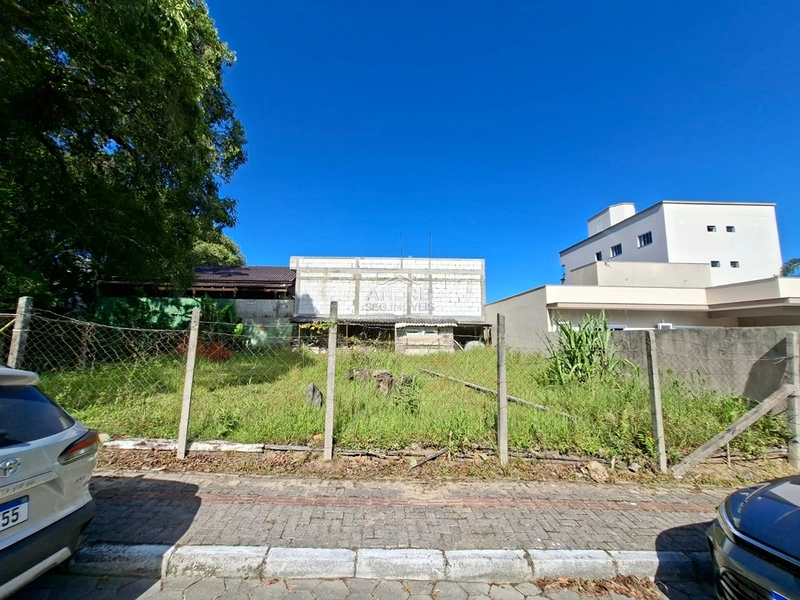 TERRENO ATERRADO A POUCOS METROS DO MAR: 2ª foto da galeria de imagens do imóvel