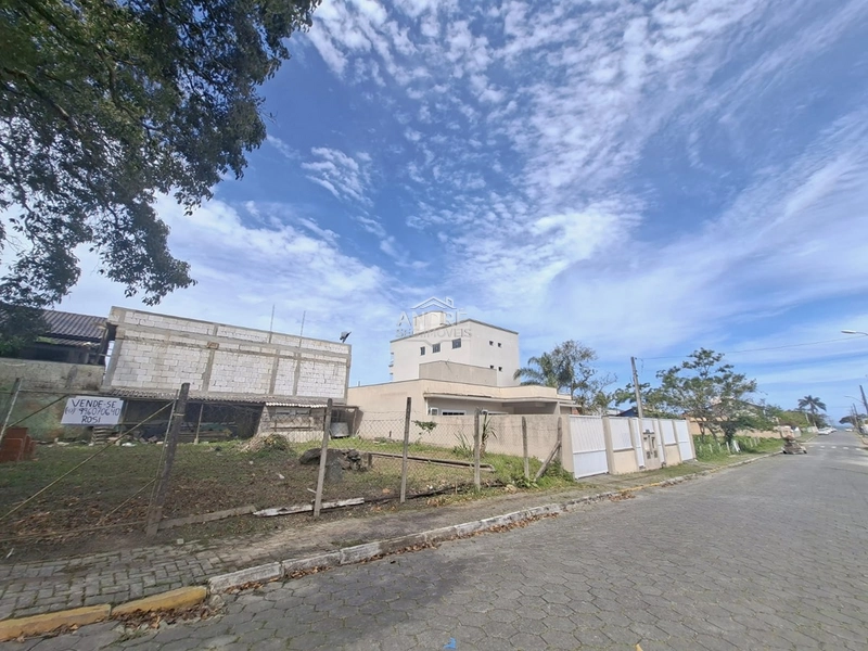 TERRENO ATERRADO A POUCOS METROS DO MAR: 4ª foto da galeria de imagens do imóvel