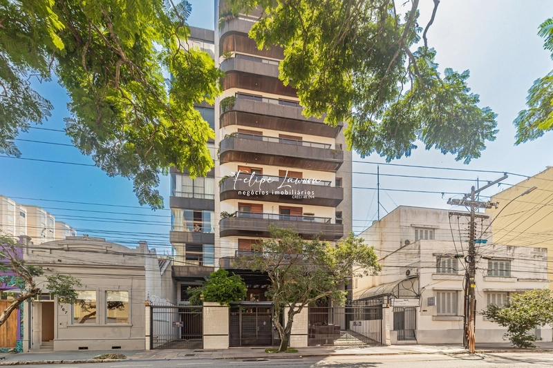 Apartamento no centro, amplo, 2 dormitórios e sacada com churrasqueira: 1ª foto da galeria de imagens do imóvel