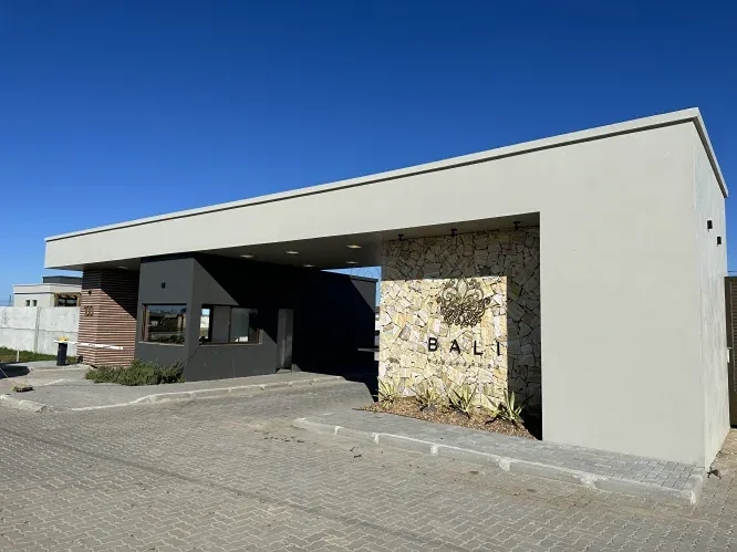 Lote de esquina de 312,5m2 no condomínio Bali na praia do Cassino: 1ª foto da galeria de imagens do imóvel