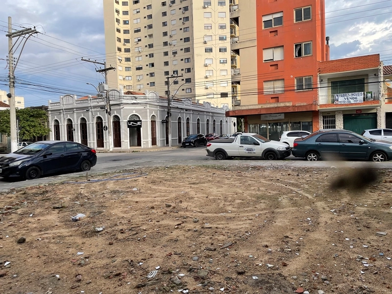 Terreno de esquina próximo Ucpel: 2ª foto da galeria de imagens do imóvel