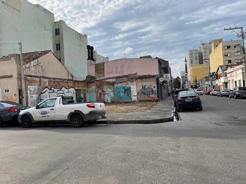 Terreno de esquina próximo Ucpel: 3ª foto da galeria de imagens do imóvel