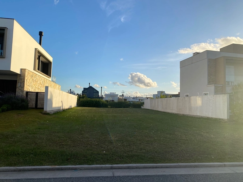 Lote no Alphaville fundo lago : 4ª foto da galeria de imagens do imóvel