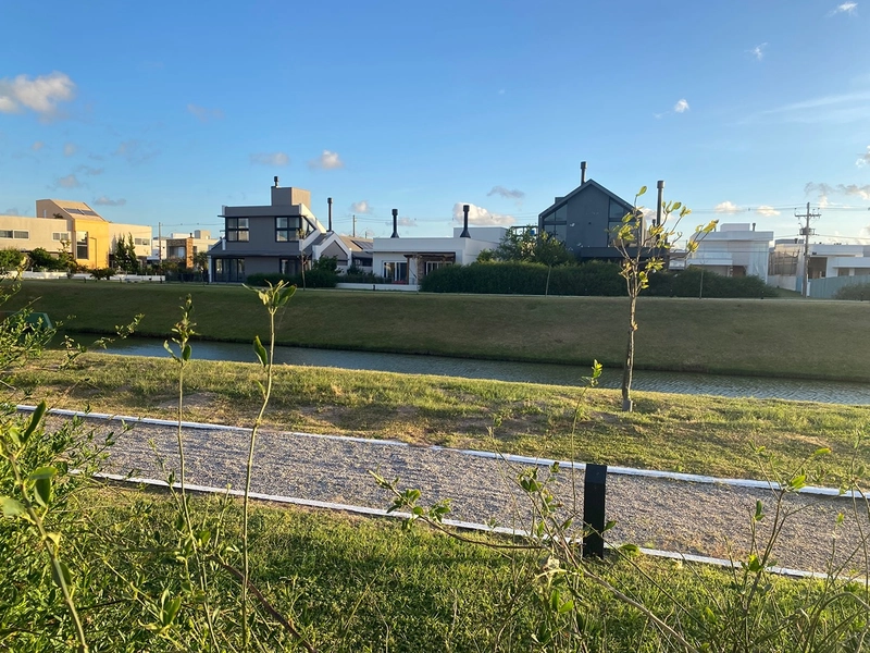 Lote no Alphaville fundo lago : 1ª foto da galeria de imagens do imóvel