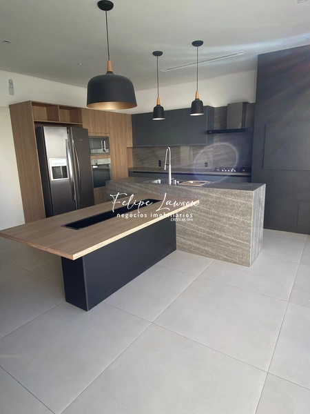 Casa impecável com 3 dormitórios no Boungaville: 2ª foto da galeria de imagens do imóvel