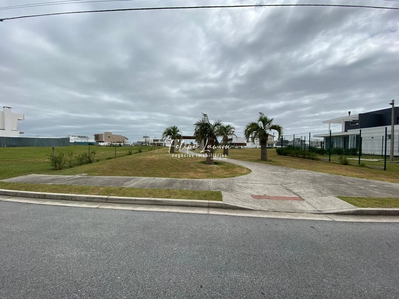 Terreno Condomínio Alphaville 420m² próximo ao pórtico: 3ª foto da galeria de imagens do imóvel