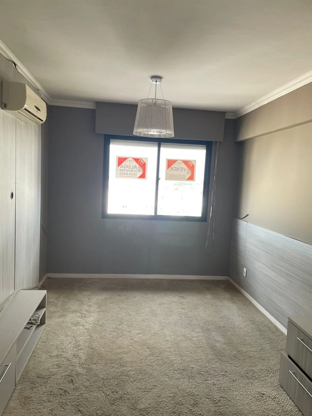 Apartamento central com 2 dormitórios e 2 vagas de garagem: 8ª foto da galeria de imagens do imóvel