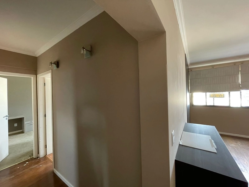 Apartamento central com 2 dormitórios e 2 vagas de garagem: 7ª foto da galeria de imagens do imóvel