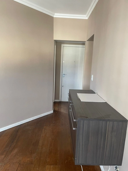 Apartamento central com 2 dormitórios e 2 vagas de garagem: 2ª foto da galeria de imagens do imóvel