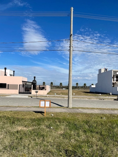 Lote  Quinta do Lagocom 180m² plano e alto : 1ª foto da galeria de imagens do imóvel