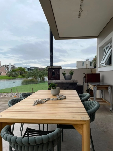 Casa condomínio Lagos de São Gonçalo com projeto arquitetônico impecável fundo para o lago: 8ª foto da galeria de imagens do imóvel