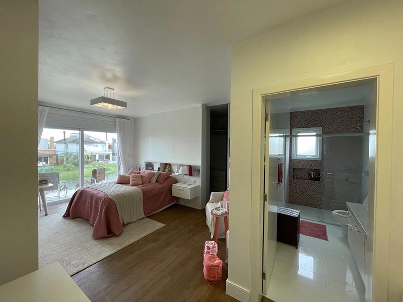 Casa condomínio Lagos de São Gonçalo com projeto arquitetônico impecável fundo para o lago: 23ª foto da galeria de imagens do imóvel