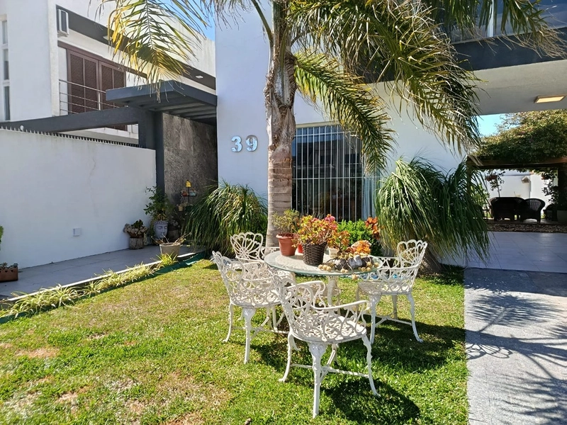Casa linda com 3 quartos no Cassino próx Av. Atlântica: 2ª foto da galeria de imagens do imóvel