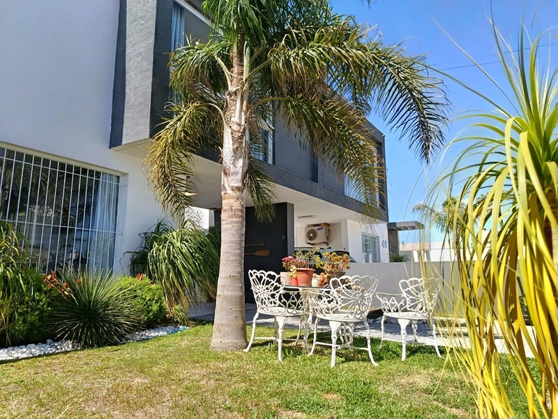 Casa linda com 3 quartos no Cassino próx Av. Atlântica: 1ª foto da galeria de imagens do imóvel