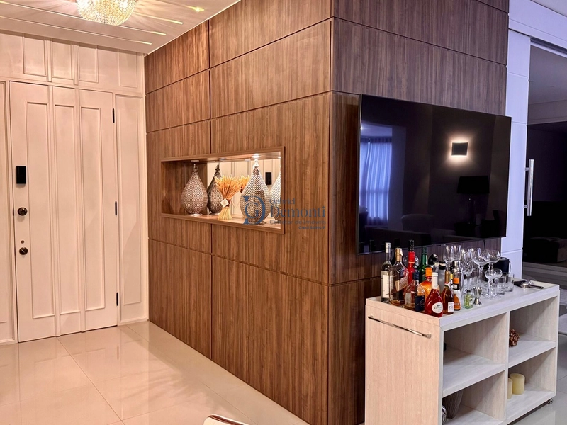 Alto padrão no Jardins em Blumenau — sofisticado e totalmente renovado: 8ª foto da galeria de imagens do imóvel