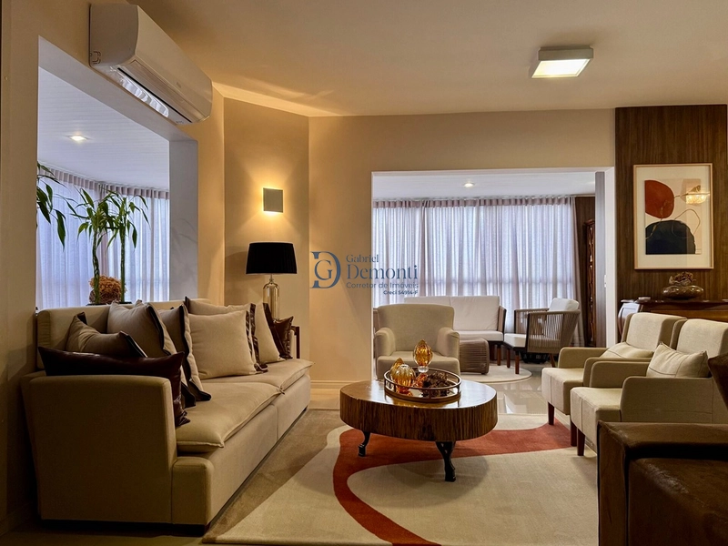 Alto padrão no Jardins em Blumenau — sofisticado e totalmente renovado: 2ª foto da galeria de imagens do imóvel