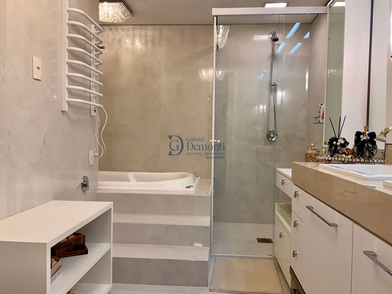 Alto padrão no Jardins em Blumenau — sofisticado e totalmente renovado: 33ª foto da galeria de imagens do imóvel