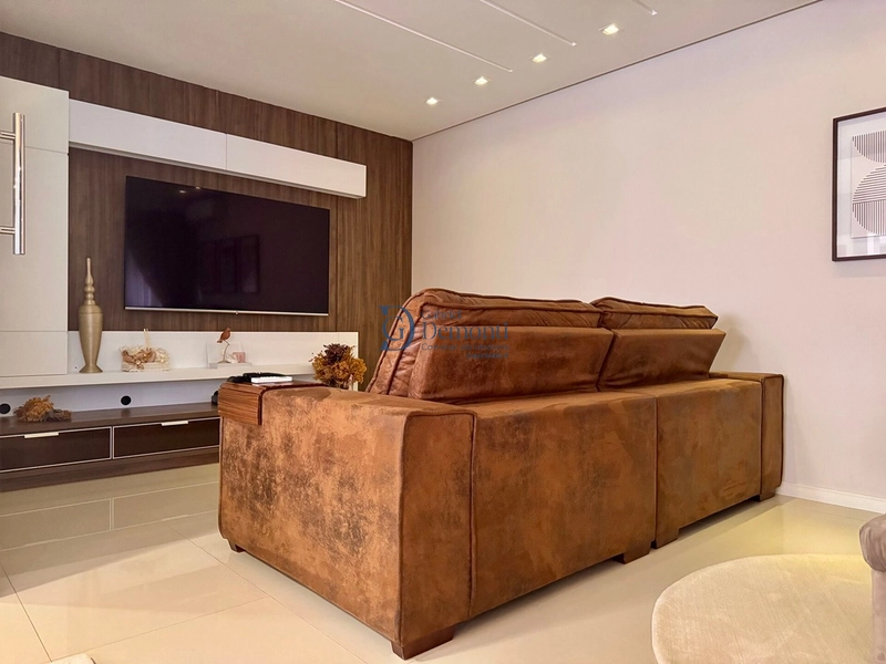 Alto padrão no Jardins em Blumenau — sofisticado e totalmente renovado: 3ª foto da galeria de imagens do imóvel