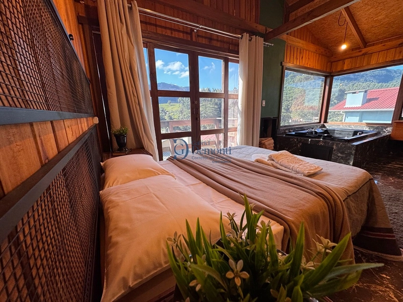 Conjunto com 3 chalés mobiliados na natureza — ideal para uso e renda: 2ª foto da galeria de imagens do imóvel