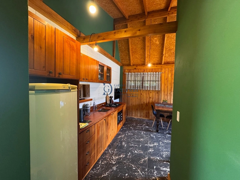 Conjunto com 3 chalés mobiliados na natureza — ideal para uso e renda: 3ª foto da galeria de imagens do imóvel