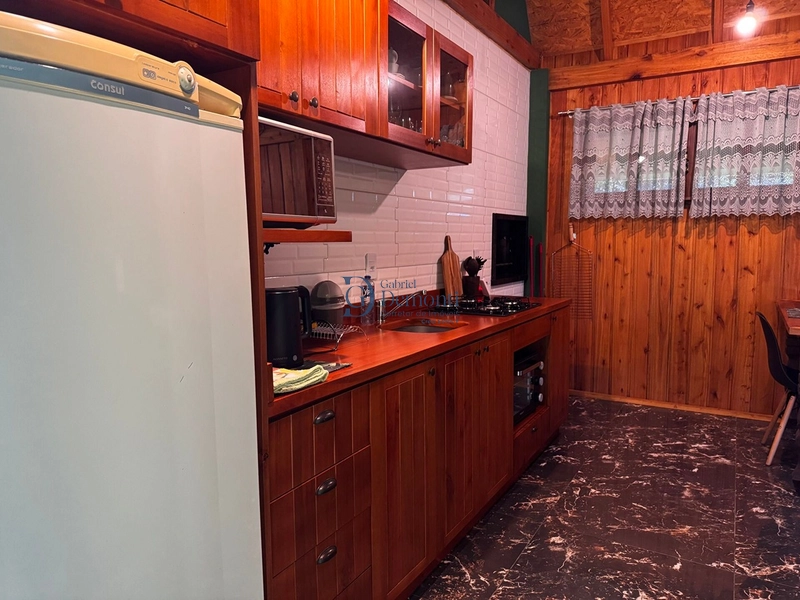 Conjunto com 3 chalés mobiliados na natureza — ideal para uso e renda: 5ª foto da galeria de imagens do imóvel