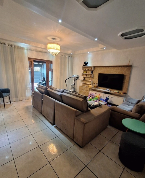 Sobrado à venda no Jardim Guapituba, Mauá: 2ª foto da galeria de imagens do imóvel